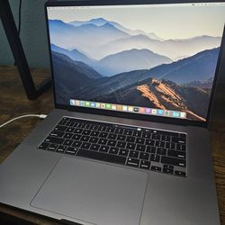 APPLE MACBOOK PRO Late 2019/2020 16in i7 16gb RAM 512gb SSD Space Gray Excelent Condition