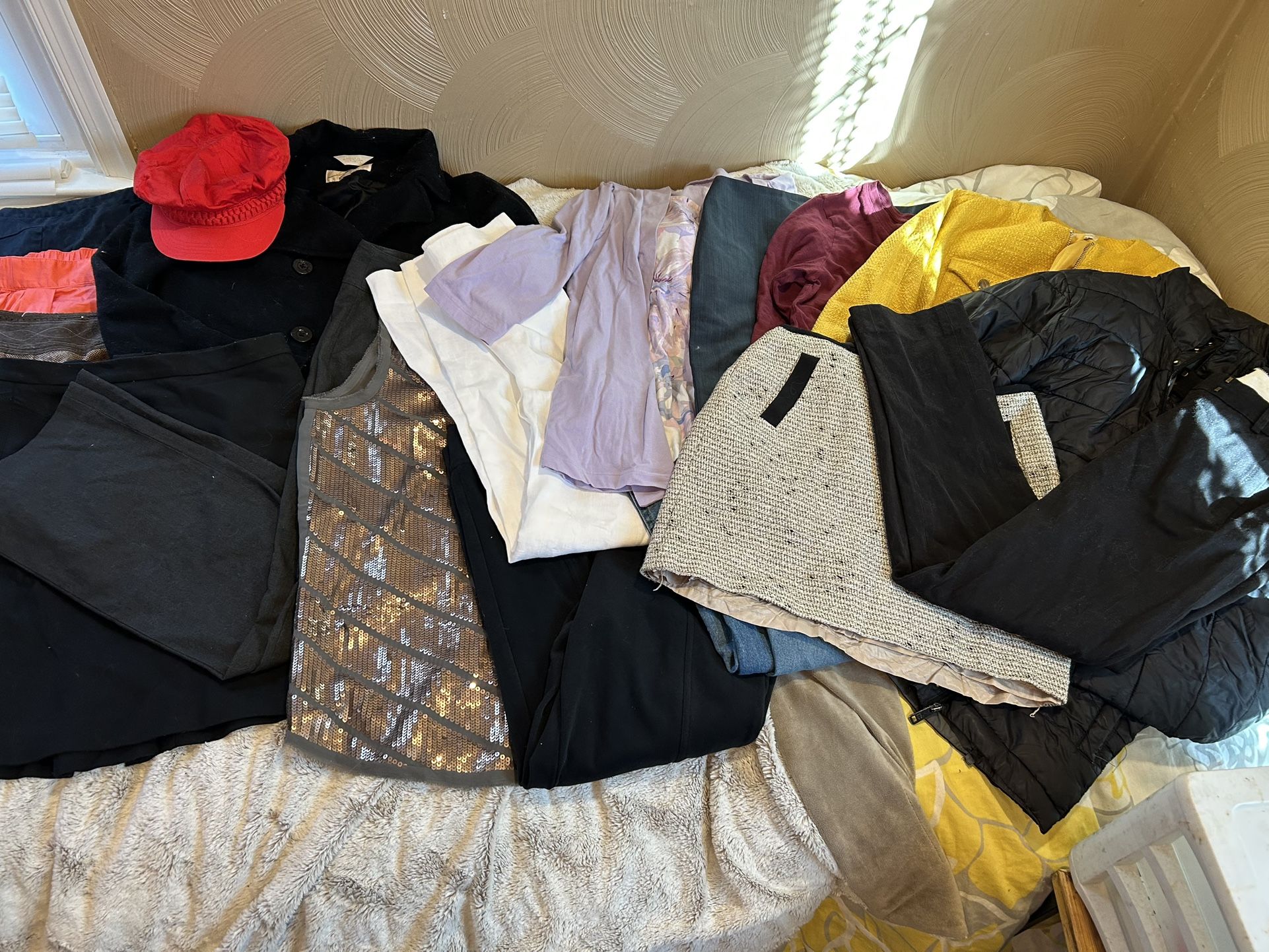 18 Pc Women’s Size Small Mixed Clothing Lot