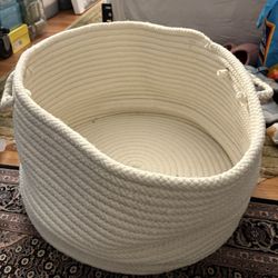 Large Rope Basket Ex Cond