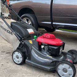 Commercial Honda Lawn Mower HRX 217 (Self Propelled) 