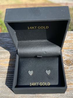 14KT Gold heart shaped earrings NEW