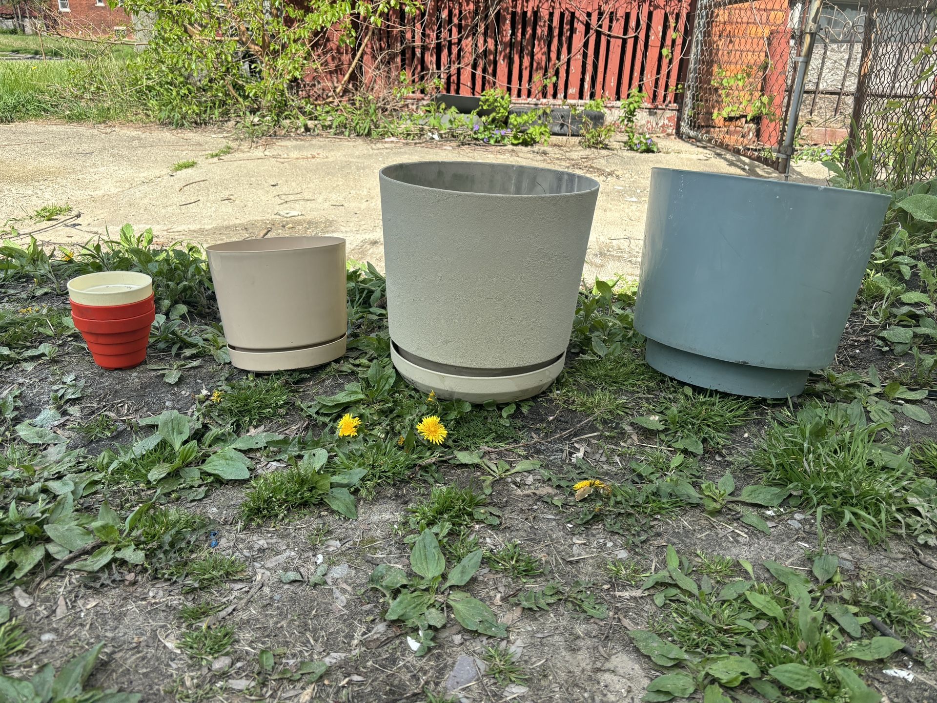 Vintage Pot / Planters 