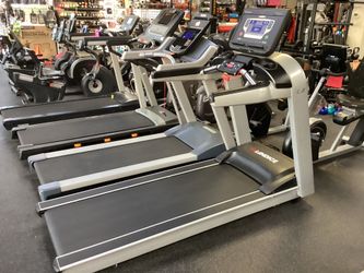 Landice L8 High End Treadmill  (With Only 39 Hours Of Use On It) Includes Warranty MSRP $6300