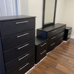 Dresser Whit Mirror,  Chest And 2 Nightstands  - Cómoda Con Espejo,  Gavetero Y 2 Mesitas De Noche 