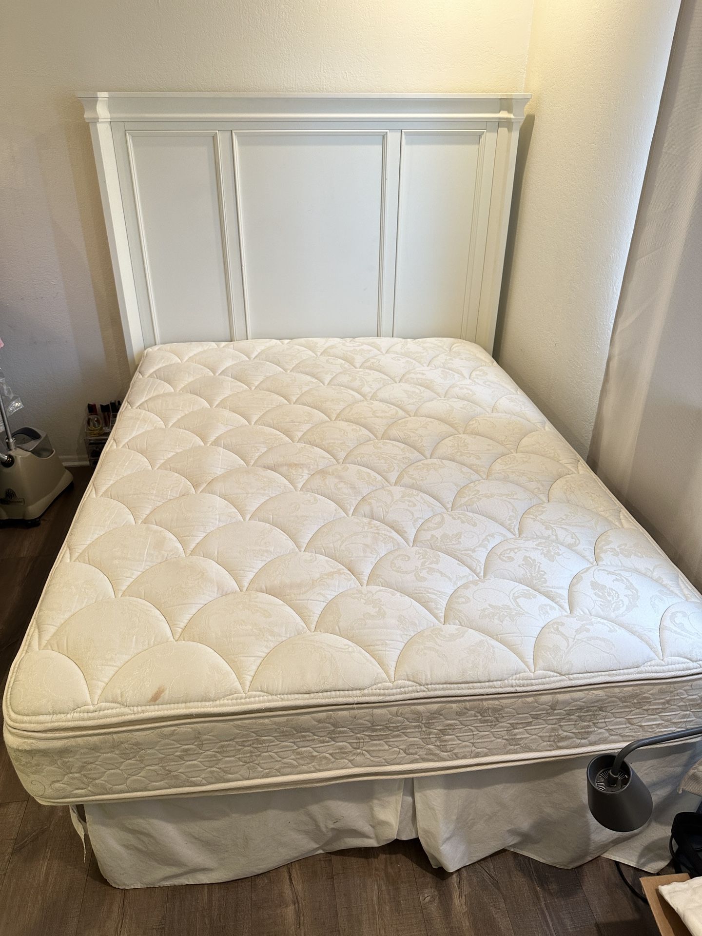 queen mattress 