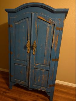 Beautiful armoire/ tv cabinet / storage