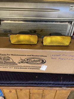 Set A Ford Granada, Turn Signal Lights And Parking Lamp Assembly