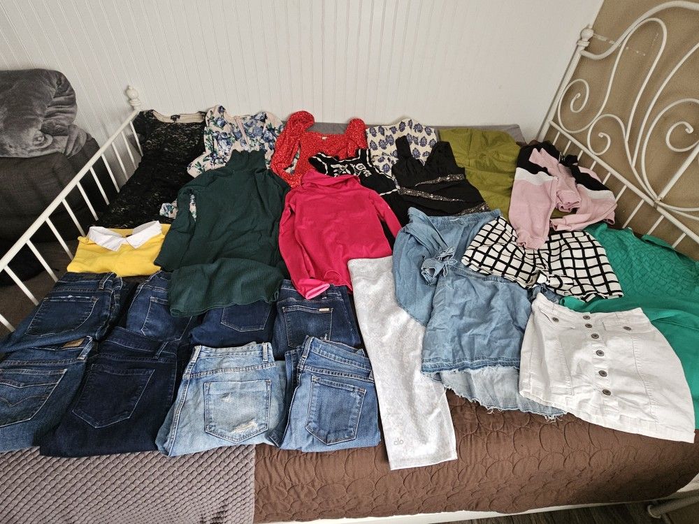 Women Clothes Size Small $20