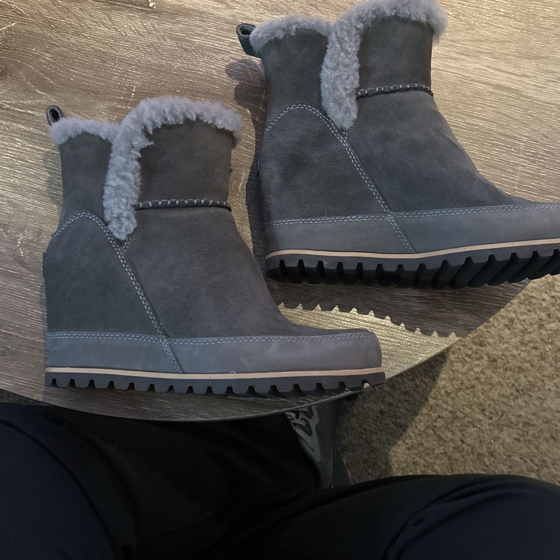 Ugg Low Cut Boots Dk Grey . Used Once . No Box