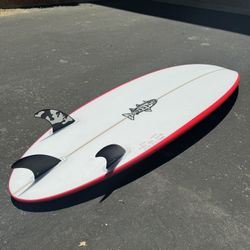 Surfboard 5’11 32L