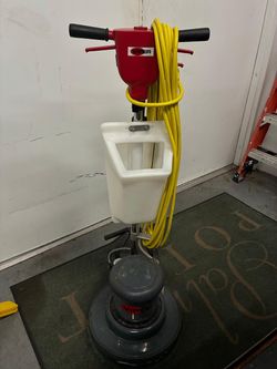 Carpet cleaning machine
