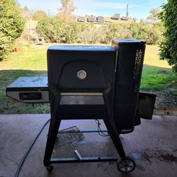 MasterBuilt Grill And Smoker 