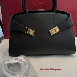 The Hug Bag Salvatore Ferragamo Medium Open Box