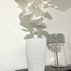 Decoration Vase And Flowers 