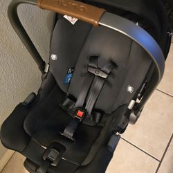 NUNA carseat And Base
