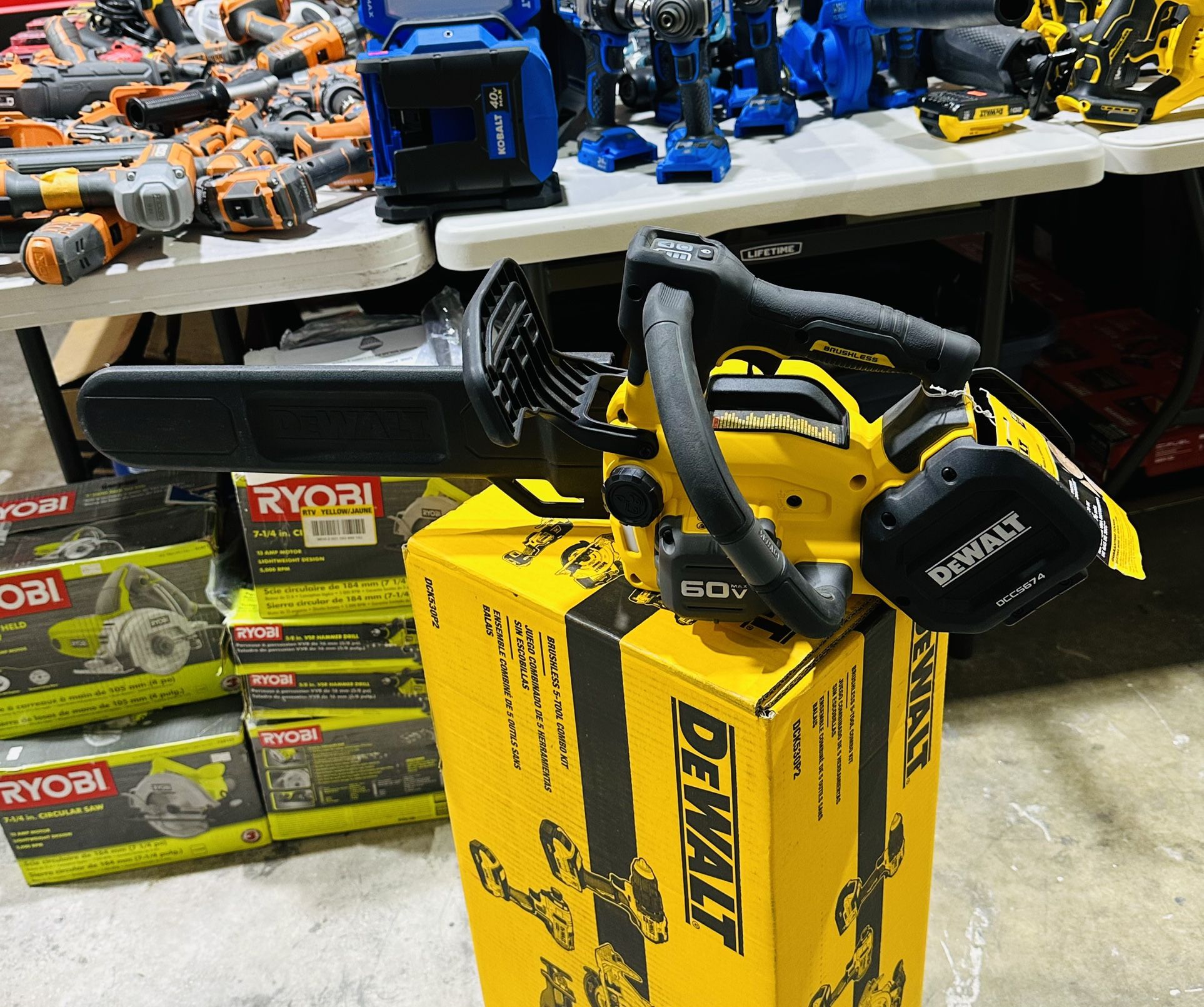 DEWALT FLEXVOLT 60V MAX 14 in. Cordless Battery Powered Top Handle Chainsaw