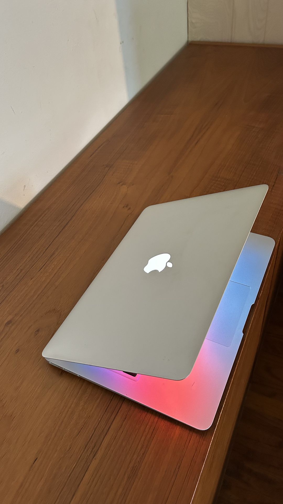 Apple MacBook Air 13” I5/8GB/256GB SSD $180