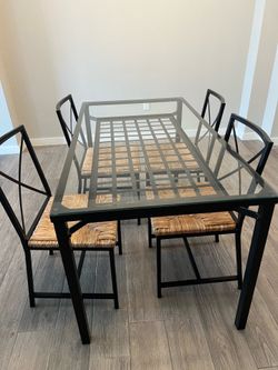 Table and chairs for sale