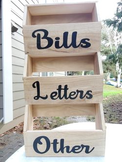 Wood mail sorter, has 6 hangers,