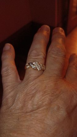 15k diamond ring cwt 5 belong to my mom passed away last year due to cancer firm price $400