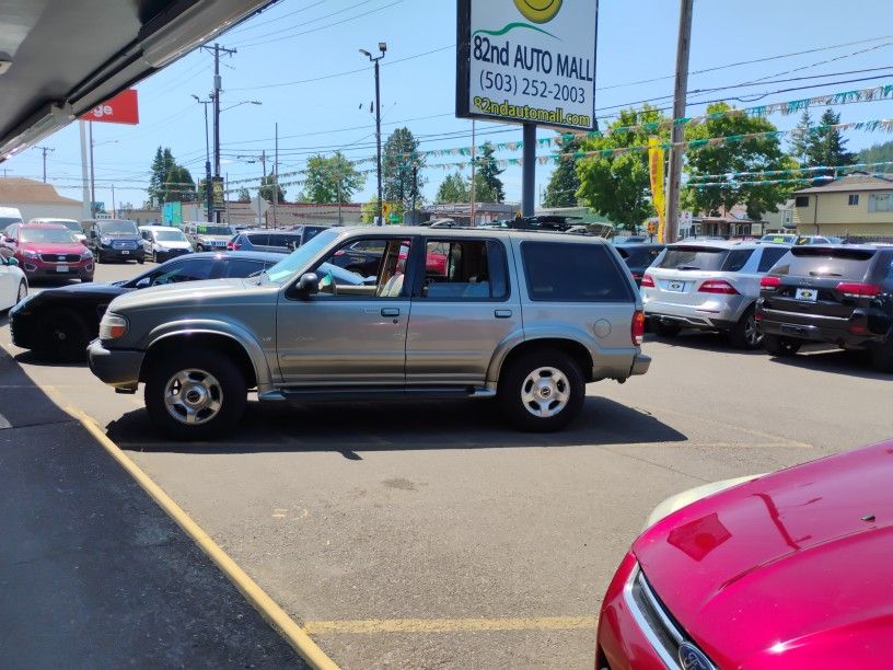 2000 Ford Explorer