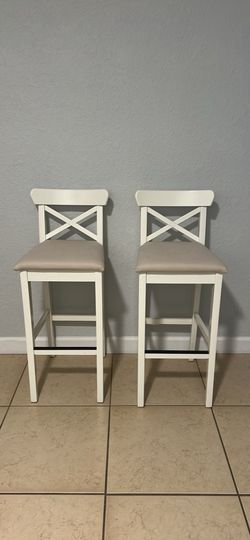 2 barstools with cushions attached
