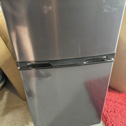 Midea 3.4 Cu Ft Refrigerator Freezer 