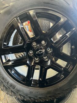 Set of 4 used Chevy wheels 6 lugs tire size 33/12/50/20 venom