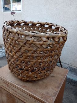 Vintage Basket Large $30