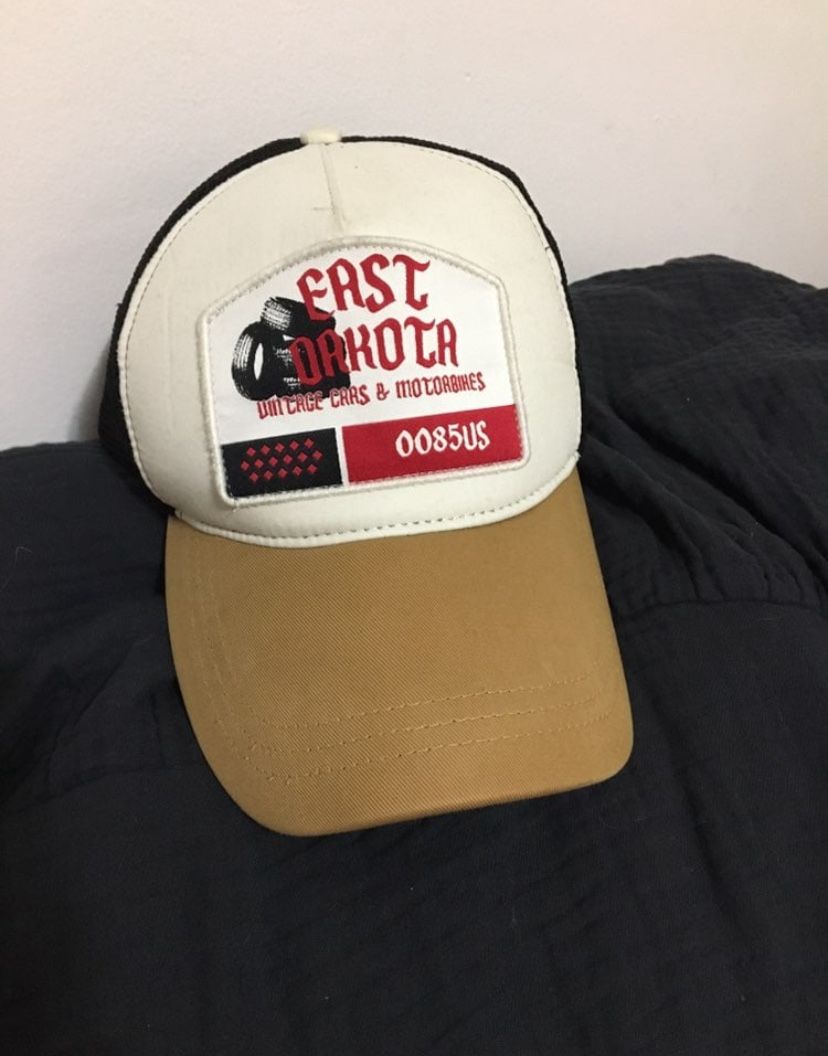 Zara trucker SnapBack hat Men’s Medium