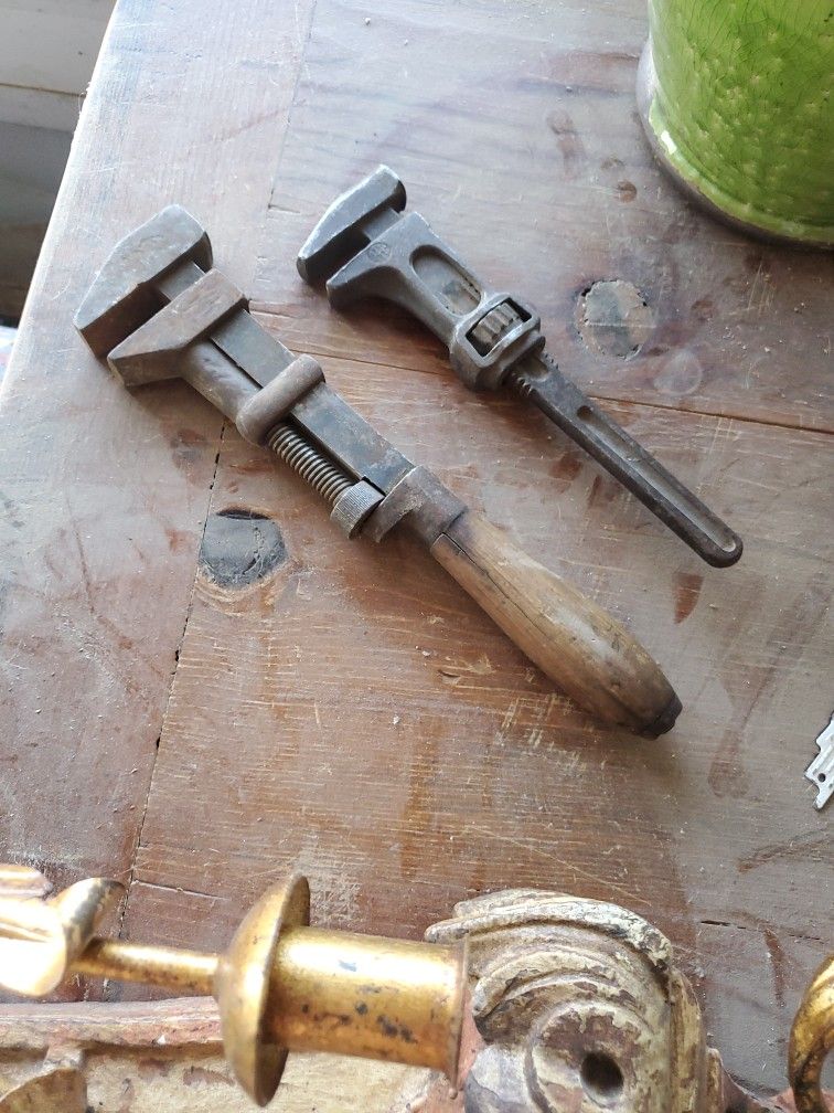 2 Antique Wenches 