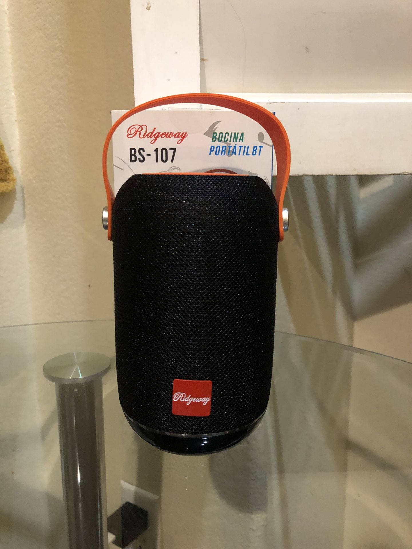 BLUETOOTH SPEAKER SYSTEM PORTABLE- RECHARGEABLE CHARGING CABLE & AUXILIARY FM RADIO-USB MUSIC PLAYER & TF CARD HIGH QUALITY SOUND ! ( NEW IN BOX )