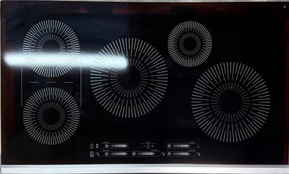 FRIGIDAIRE Cooktop GCCI3667AB 01738 .