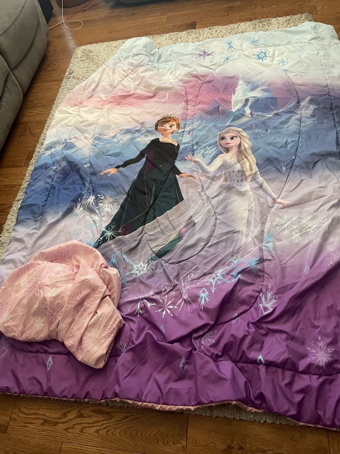 Elsa And Anna Comforter