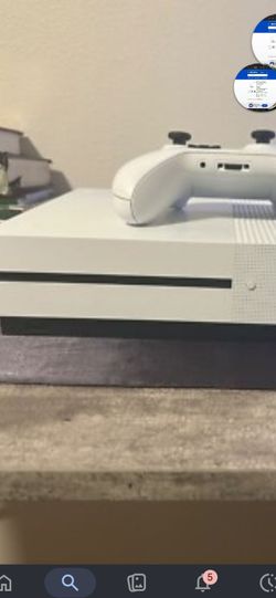 Xbox one s wired controller only and green wireless also have a 3rd controller all 3 180$$$ cash obo  💨💨💨💨❌️❌️❌️❌️❌️❌️❌️❌️ txt ONLYY I D