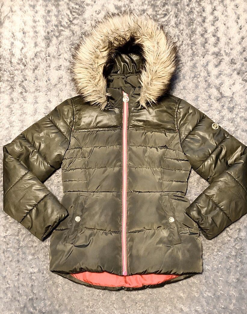 Michael Kors Girls puffer jacket paid $120 size 14 Great condition! Color Olive green with removable hood. No rips tears or stains super cute pink li