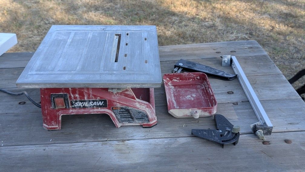 SkilSaw 3540 7-Inch Tile Saw 4.2A 3600RPM – Wet Cutter with Guide & Tray