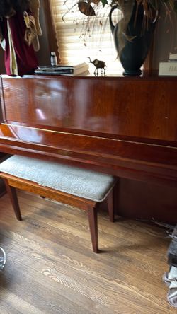 Samick Puano and Bench