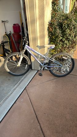 2005 Specialized Hot Rock, Girls Bike Capa C5 RST Light Purple Mountain Bike