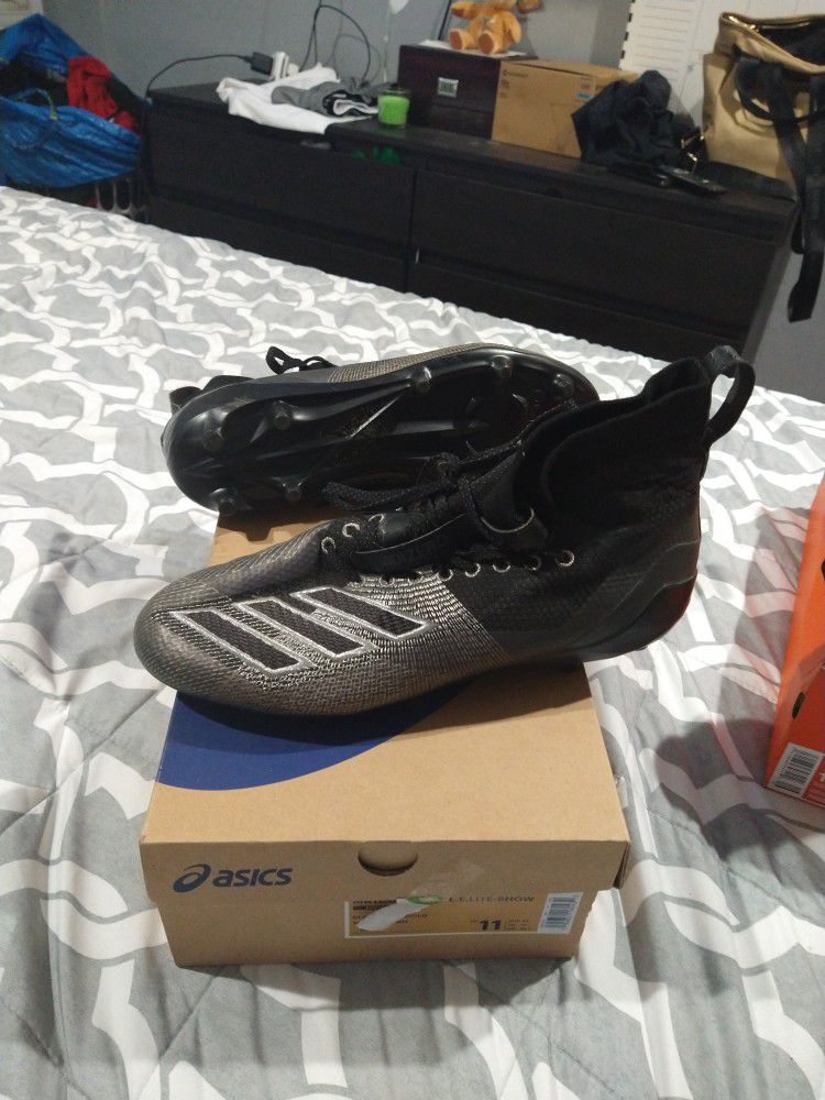 Football Cleats Size 10.5