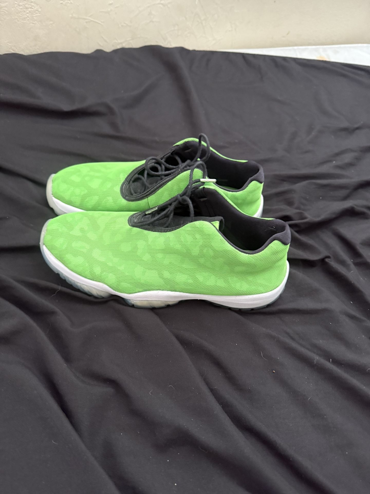 air jordan low 11 size 10 "future" like new