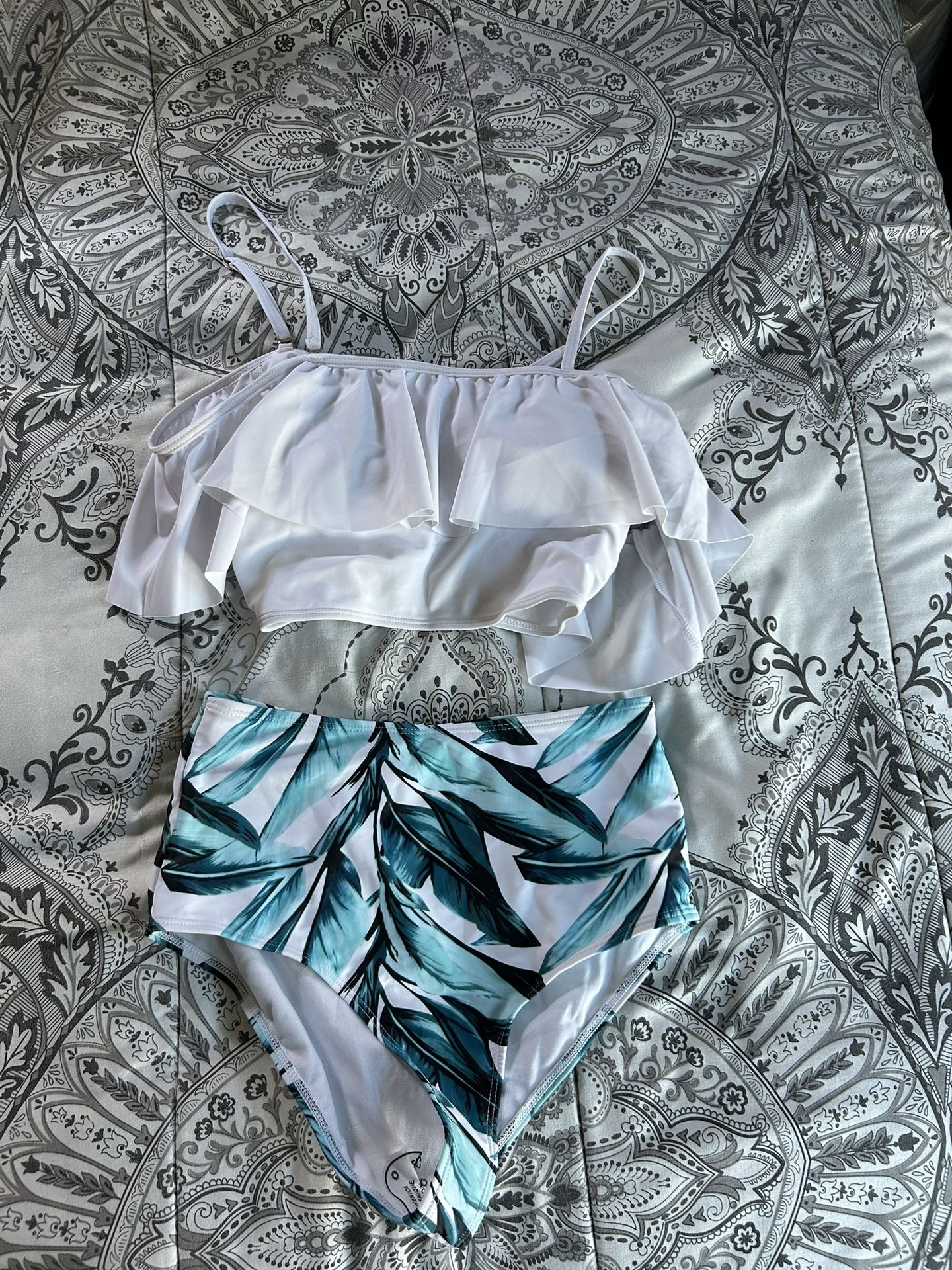 New 2 Piece Bikini Set Size: S
