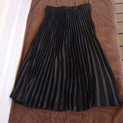 H&M Pleated Skirt size Small Black Brand new