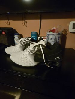 Sneakers size 11