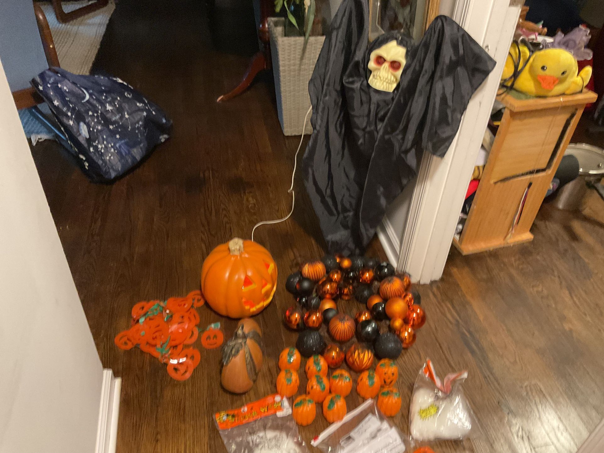 Halloween Decorations, They’re Beautiful, And In Good Conditions (NO SHIPPING)