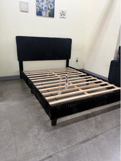 QUEEN BLADK BED FRAME WITH MATTRESS
