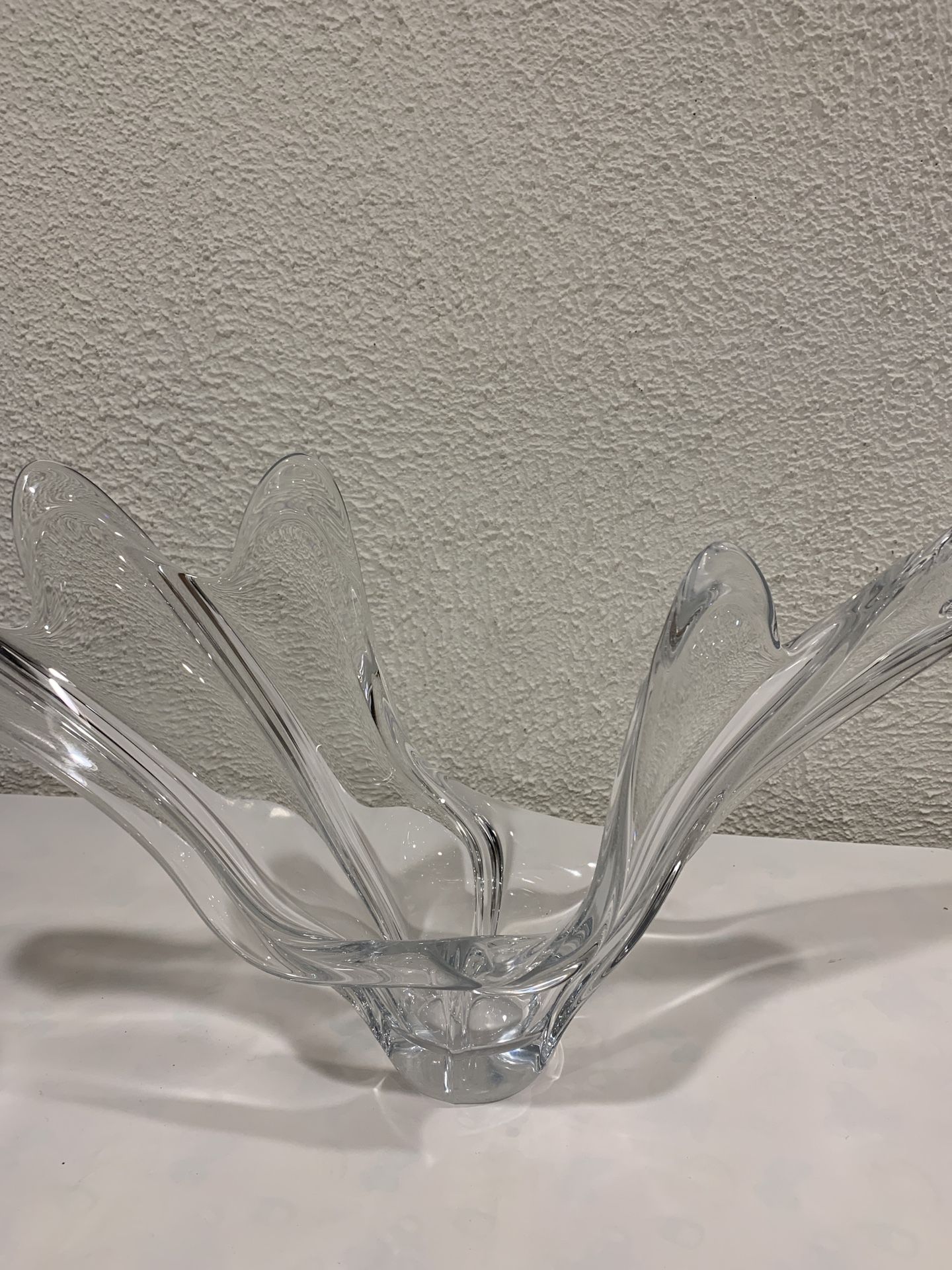 Cofrac Art  verrier France art glass wave magnificent center piece 23” wide and 10” tall  It is in excellent condition, it was sitting in my China cab