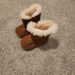 New Baby Ugg Size 2/3