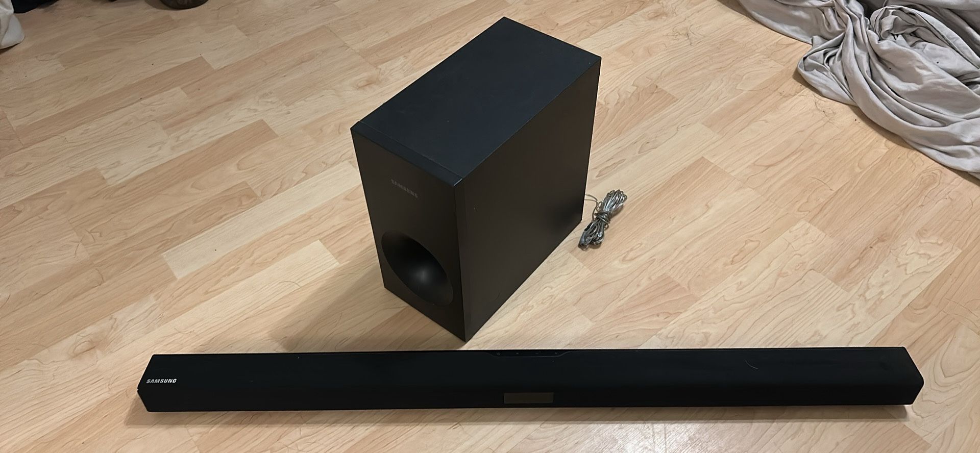 Samsung Soundbar with subwoofer