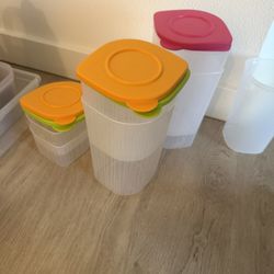 Tupperware Brand, 7 Pieces And Matching Kids